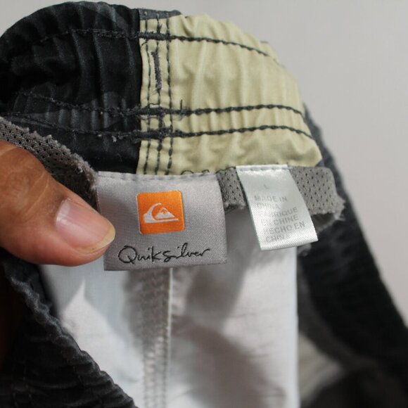QuickSilver Men Gray Floral Board Shorts Size Large - Picture 7 of 9